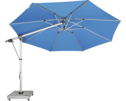 Blauer Ampelschirm mit grauem Ständer und Steinfliesenbasis