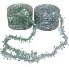 Zwei Rollen Lametta mit Sternen in durchsichtigen Behältern