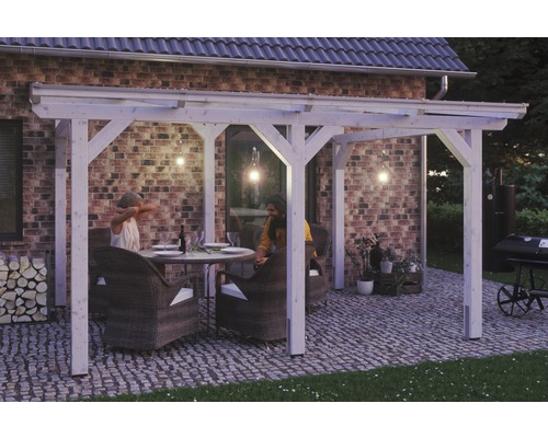 Terrassenüberdachung SKAN HOLZ Siena 434x400 cm weiß Überdachte Terrasse mit Sitzgruppe und Beleuchtung für den Außenbereich.