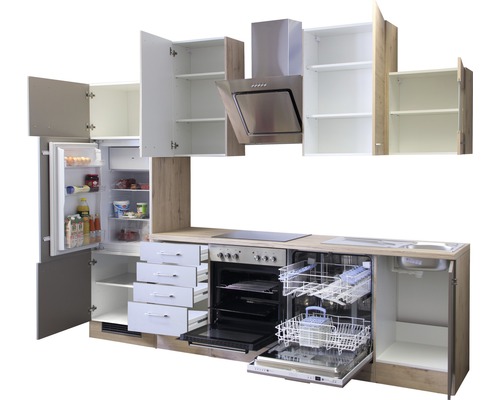 Komplette Küchenzeile mit Kühlschrank, Geschirrspüler, Herd und Dunstabzugshaube.