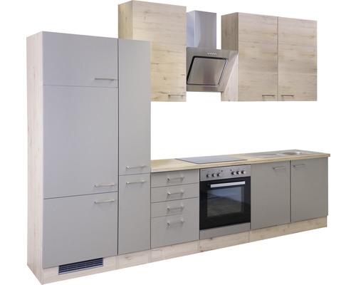Komplette Küchenzeile mit Elektrogeräten, Spüle und Schränken in grauer und heller Holzoptik.