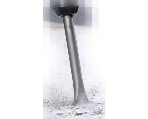 Meißel in Aktion beim Zerkleinern von Stein