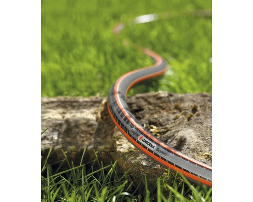 Gardena Gartenschlauch auf Rasen
