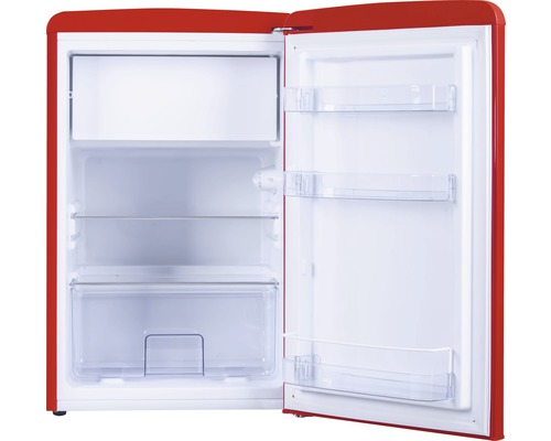 Offener, roter Kühlschrank mit Regalen und Schublade