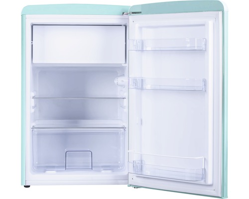 Offener Kühlschrank mit Fächern und Türablagen