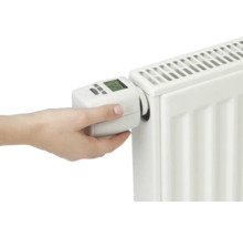 Hand montiert elektronischen Heizkörperthermostat an Heizkörper