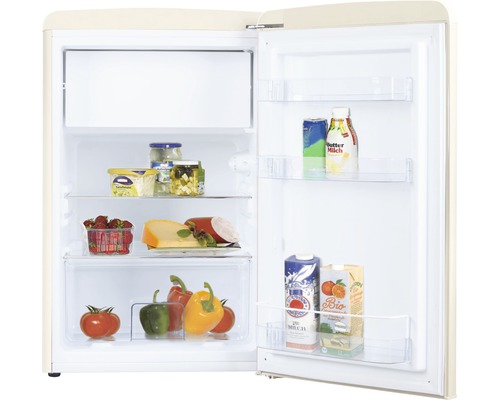 Geöffneter Kühlschrank mit Lebensmitteln