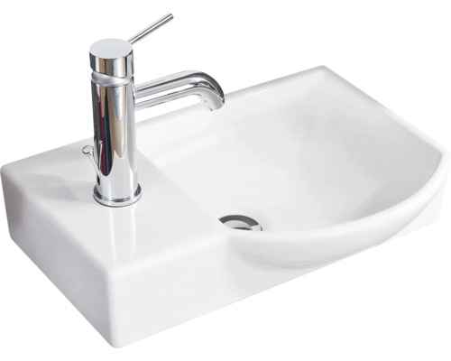 Keramikwaschbecken mit Chromarmatur