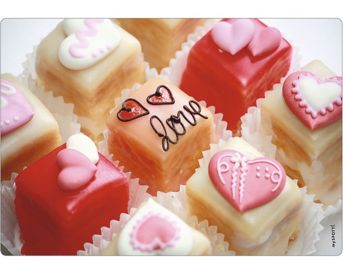 Küchenrückwand mySpotti pop Love 590x410x2 mm Petit Fours mit Herzdekoration in Papierförmchen