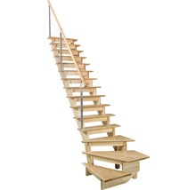 Holztreppe mit Metallgeländer