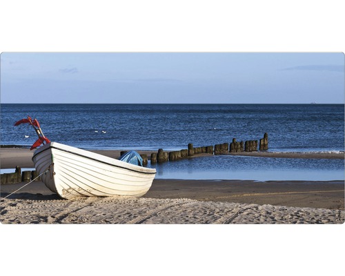 Badrückwand mySpotti Aqua Boat 900x450x2 mm 150923 blau Ein weißes Boot liegt am Strand mit Blick auf das Meer