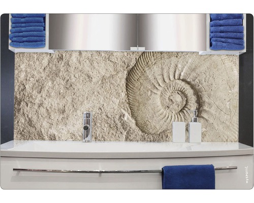 Badrückwand mySpotti Aqua Fossil 1400x450x2 mm 151415 beige Badezimmer Waschbecken mit Rückwand und Handtüchern