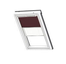 Dachfenster mit Verdunkelungsrollo und Jalousie