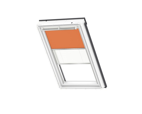 Dachfenster mit Sichtschutzrollo und Jalousie