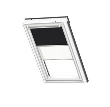 Dachfenster mit Verdunkelungsrollo und Jalousie