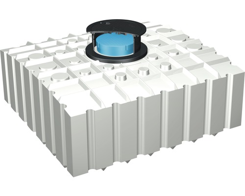 Regenwassertank zur Gartenbewässerung mit geöffnetem Deckel