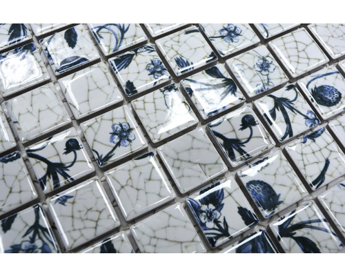 Keramikmosaikfliesen mit floralem Muster