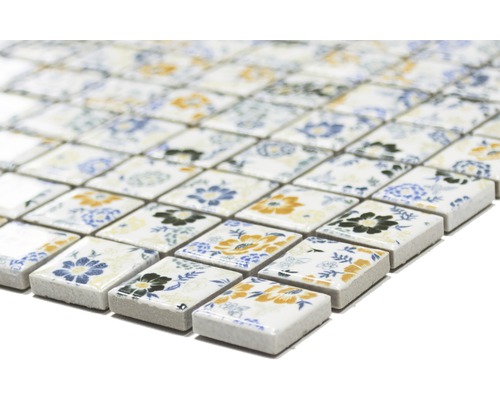 Mosaikfliesen mit Blumenmuster