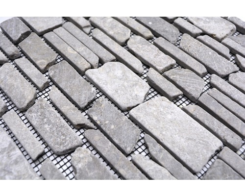 Mosaikfliese aus Naturstein auf einem Netz