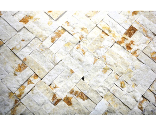 Mosaikfliesen aus Naturstein im Fischgrätmuster