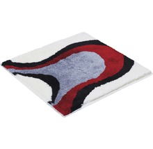 Quadratischer Badteppich mit Muster in Grau, Rot, Schwarz und Weiß.