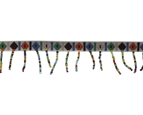 Verzierband mit geometrischem Muster und Perlenfransen