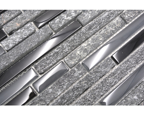 Mosaikfliese aus Stein und Metall