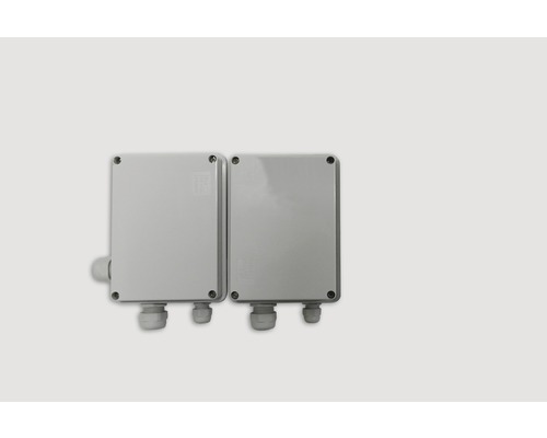 Zwei Abzweigdosen aus Kunststoff für elektrische Leitungen