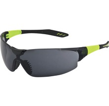 Schutzbrille mit getönten Gläsern