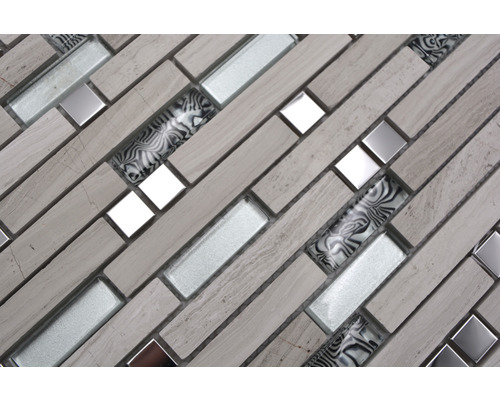 Mosaikfliesen mit Glas- und Natursteinelementen