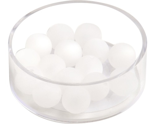 Kugeln aus Glas in transparenter Schale