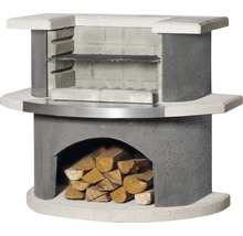 Gemauerter Grill mit Holzfächern zur Lagerung von Holz