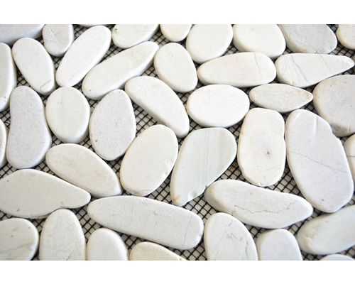 Weiße Kieselsteinfliese auf Netz
