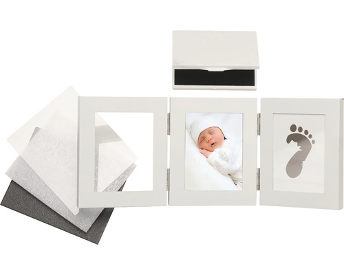 Bilderrahmen mit Babyfoto, Fußabdruck und Stempelkissen für Fußabdrücke