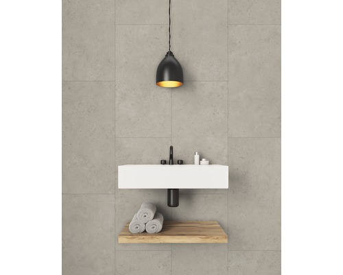 Kunststoffpaneel GX Wall+ Beige Concrete 5x300x600 mm Modernes Badezimmer mit Waschbecken, Handtüchern und Hängelampe
