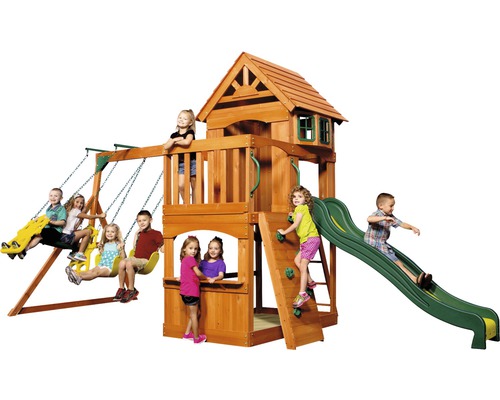 Kinderspielplatz aus Holz mit Schaukeln, Rutsche und Kletterwand