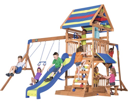 Holzspielplatz mit Schaukeln, Rutsche und Klettergerüst für Kinder