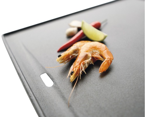 Grillplatte mit Garnelen, Limette, Knoblauch und Chili