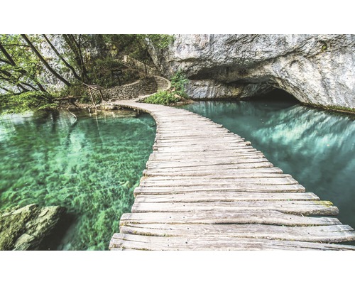Fototapete Vlies 1215 VEXXL Holzsteg am Wasser 3-tlg. 312 x 219 cm Holzsteg über türkisfarbenen See zu einer Höhle