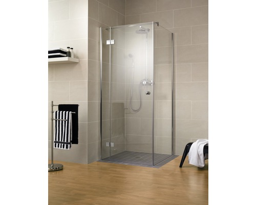 Eckdusche mit Eckeinstieg im Badezimmer