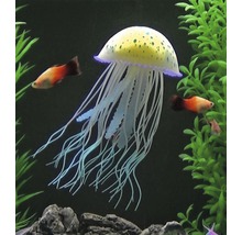 Dekorative Kunstqualle im Aquarium mit Fischen und Pflanzen