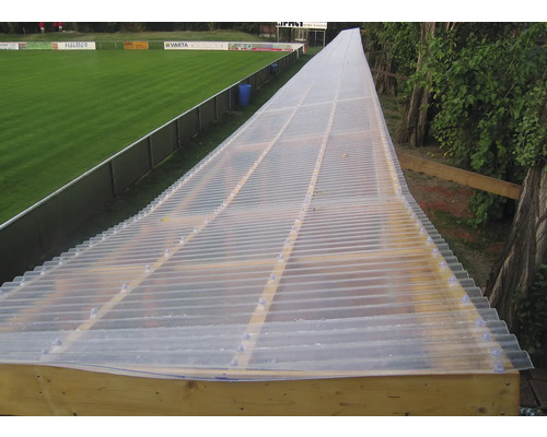 Transparente Wellplatten auf einem Dach