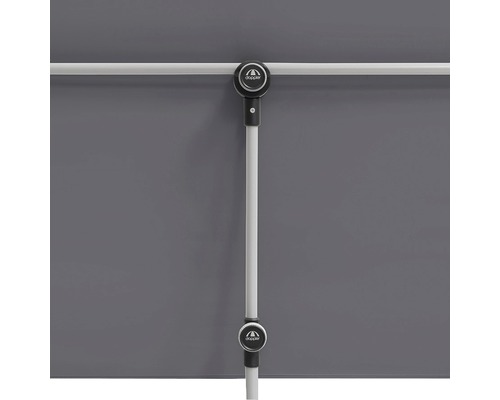 Detailansicht eines Sonnenschirms mit Doppler Logo