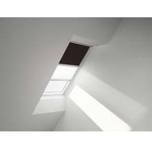 Dachfenster mit Verdunkelungsrollo und Plissee