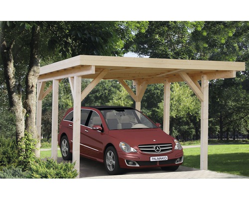 Auto unter einem Holz Carport