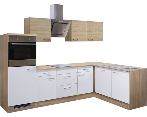 Einbauküche mit Schränken, Dunstabzugshaube, Spüle und Herd