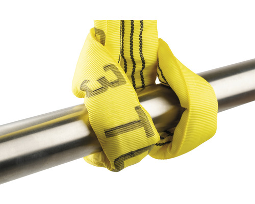 Gelbes Hebeband um ein Metallrohr gewickelt