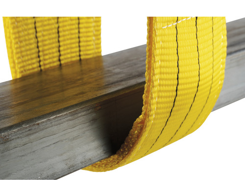 Hebegurt aus Textil unter einem Metallbalken