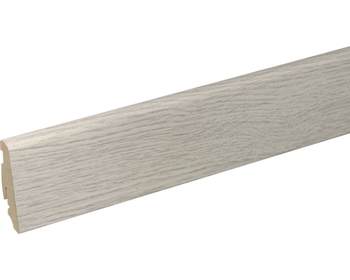 Fußleiste mit Holzstruktur
