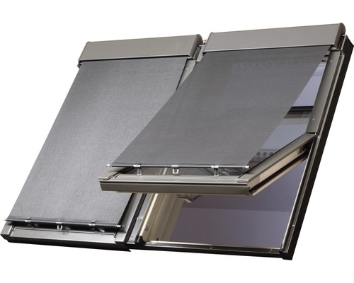 Zwei Dachfenster mit Verdunkelungsrollos